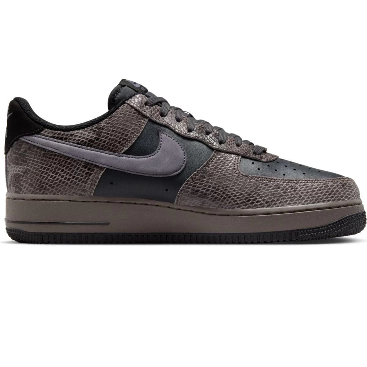 Anúncio: Nike Calzado Mas Air Force 1 07 LV8 Emb HF2898001 (T)42 Negro/gris