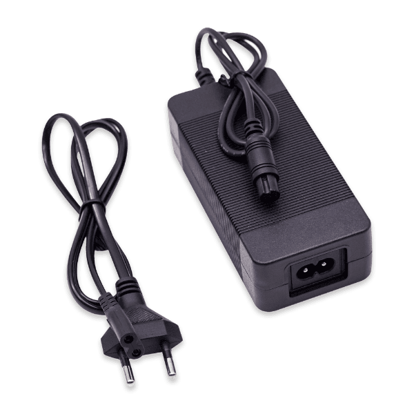 Anúncio: Carregador / Fonte Para Scooter XT-4215B / 1.2A /2000Mah / 100-240V 50~60Hz - Preto